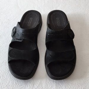 Ecco woman’s sandals black. Gently worn